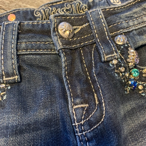 Miss Me Capri Jeans - Picture 2 of 13